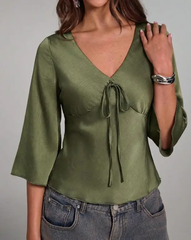 Zijdesatijn damesoverhemd V-hals Elegant en modieus Temperament Slim Fit Vetersluiting Decoratie Trompetmouwen Chiffon overhemd