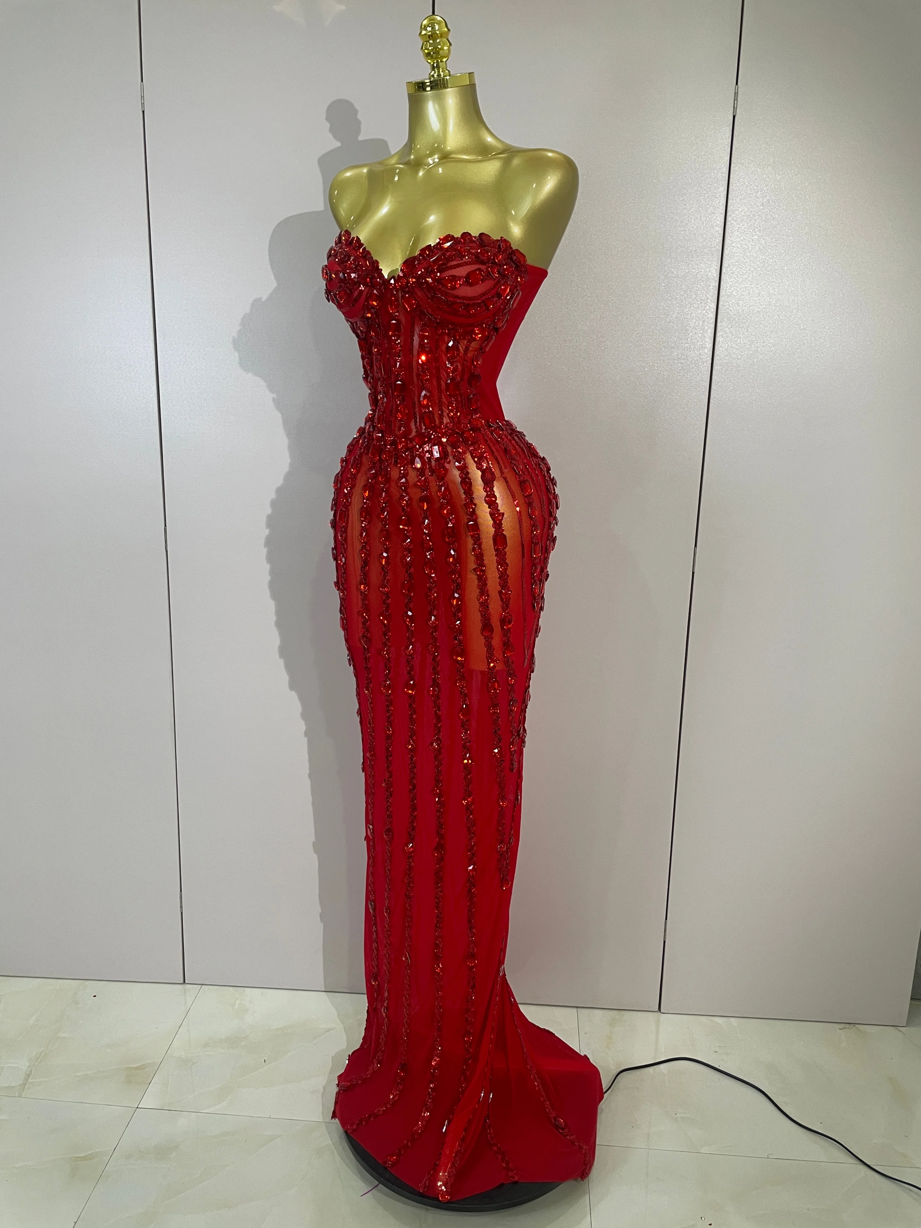 فستان طويل فاخر أحمر لامع مرصع - مراجعة Photography Outfit وسعره