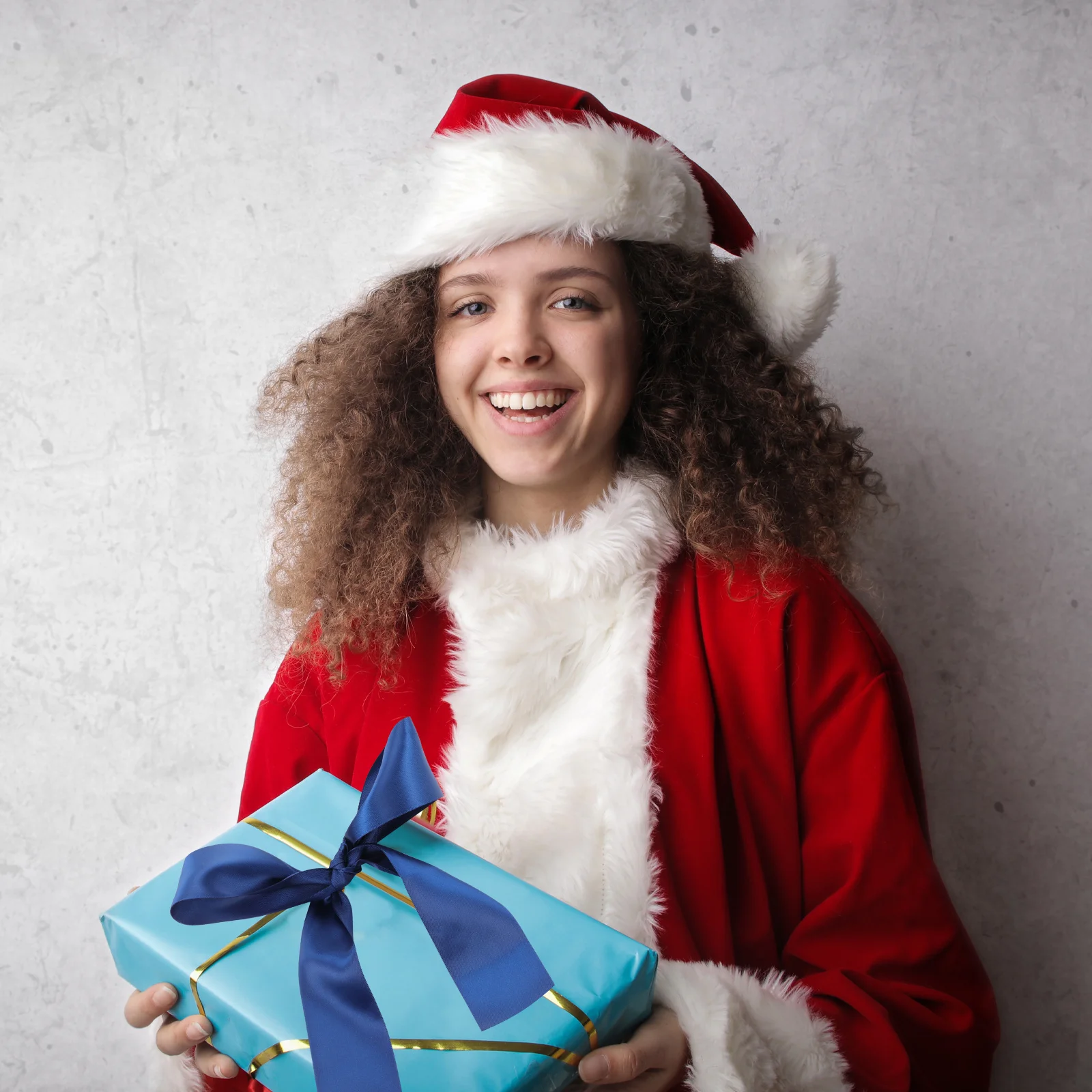 

2Pcs Chic Wrapping Ribbon Durable Gift Decorative Ribbon for Wedding Celebration DIY Crafts Gift Wrapping Ribbons