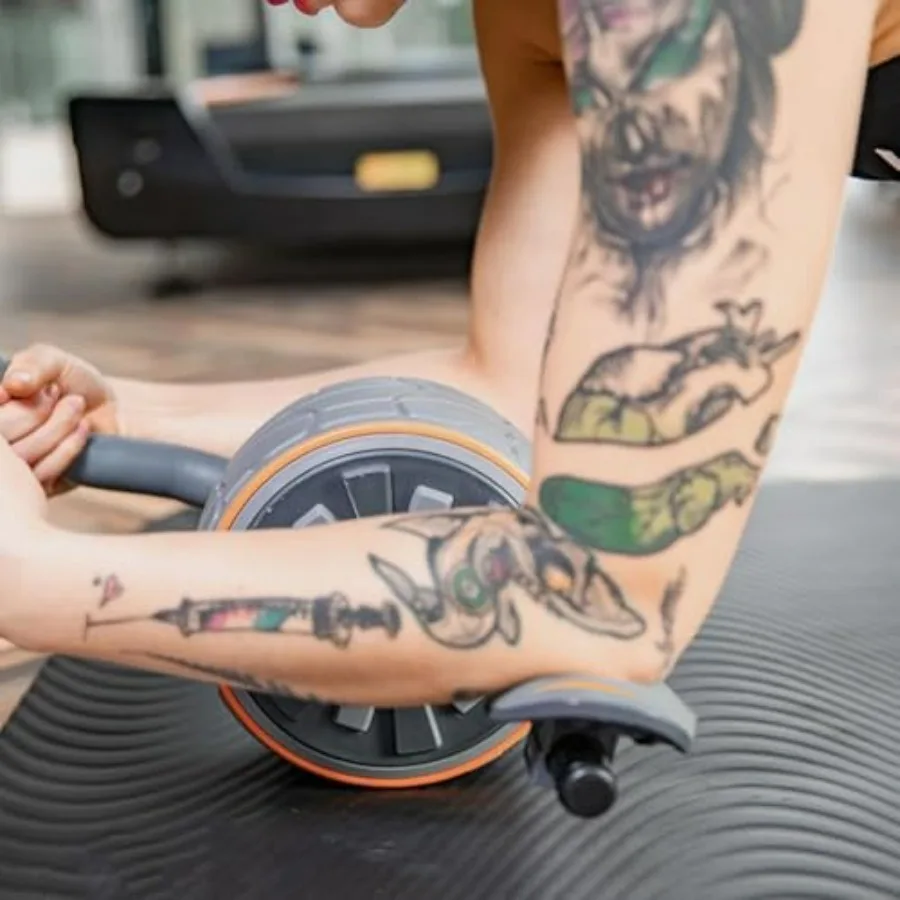 عجلة دوارة 4D Ab مع وسادة للركبة ودعم الكوع لمعدات اللياقة البدنية المنزلية مدرب البطن المتقدم للرجال والنساء لتعزيز