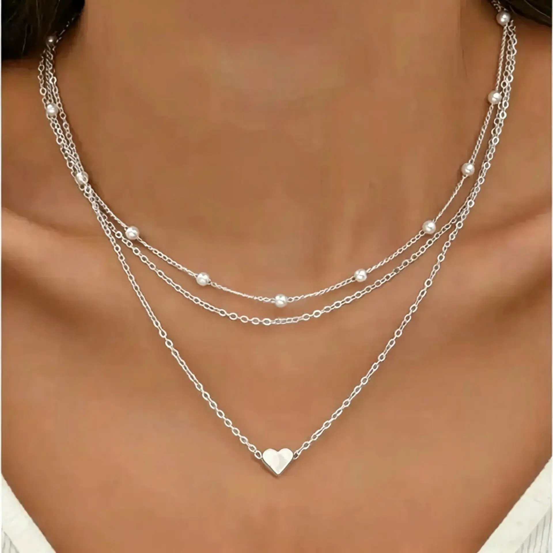 Mit Geschenkbox 3-Schichtige Perlenherz-Anhänger-Halskette für Frauen Goldfarben Mehrschichtige Kette Vintage Minimalistischer Schlüsselbeinschmuck – Detail 3