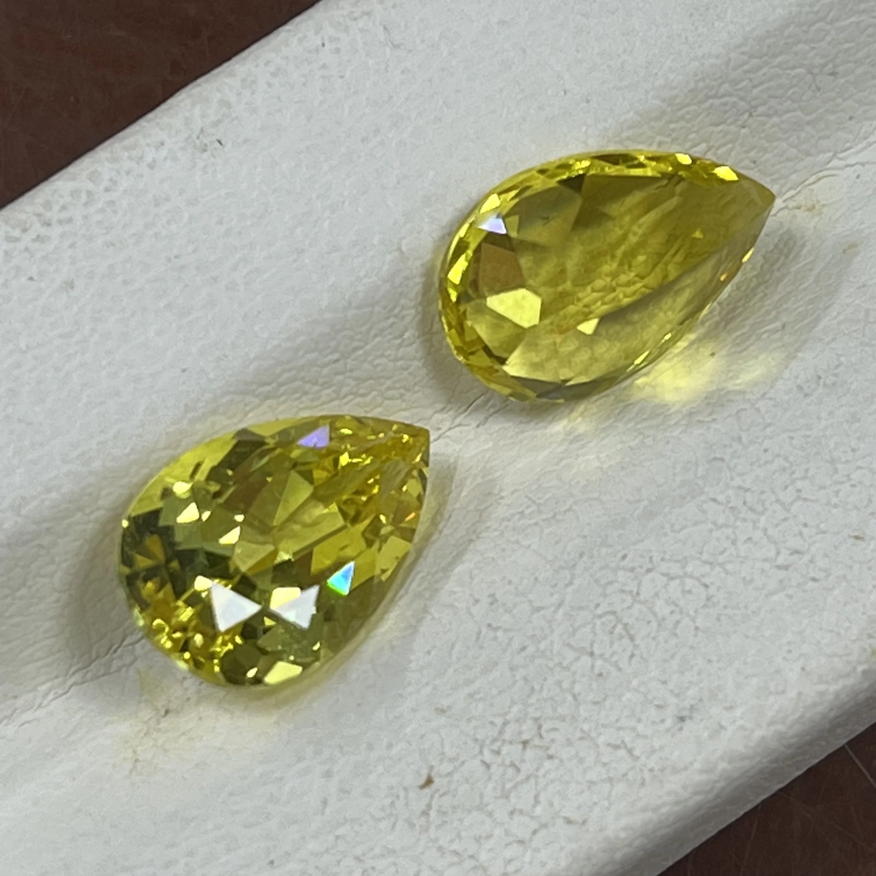 

Lab Grown Yellow Sapphire 8*12mm Pear Cut Loose Sapphire Stone