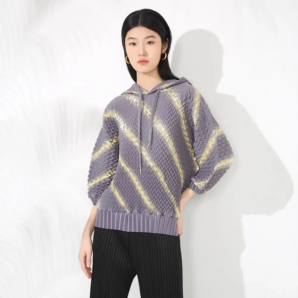 

Miyake Style Pleated Fashionable Casual Gold-stitched Hooded Jacket 2025 Spring New Versatile V-shaped Pleated Sweatshirt Top