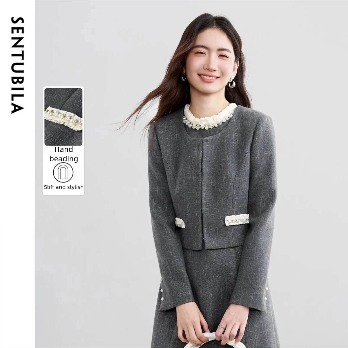 SENTUBILA Women's Short Coat 2026 Autumn New Round Neck Pearl Beading Chain Pleats Trim Design Office Commute Tops 153WA3571