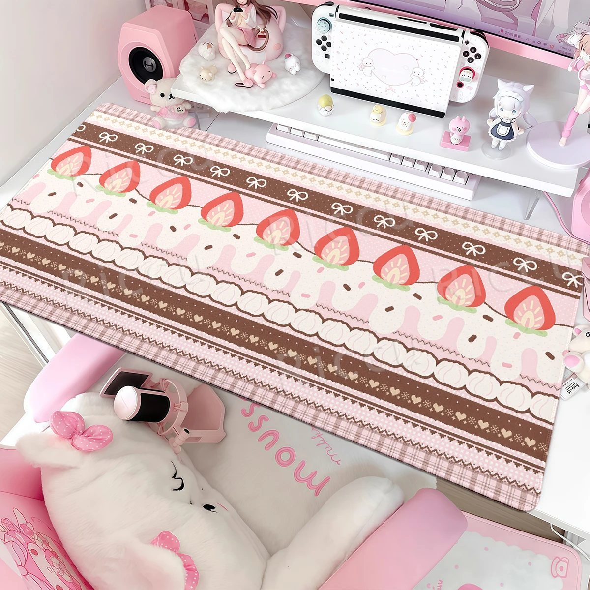 Hot Selling Pink Cute Strawberry Rubber Playmats Washable New Gaming Professional Keyboard Decor Mat For Girls Hearts Office Rug