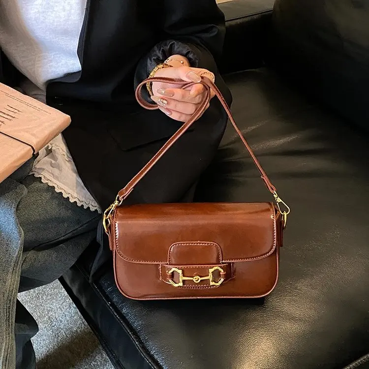 

Korean version of fashion portable baguette bag women's 2026 new high-end texture foreign style versatile shoulder messenger bag