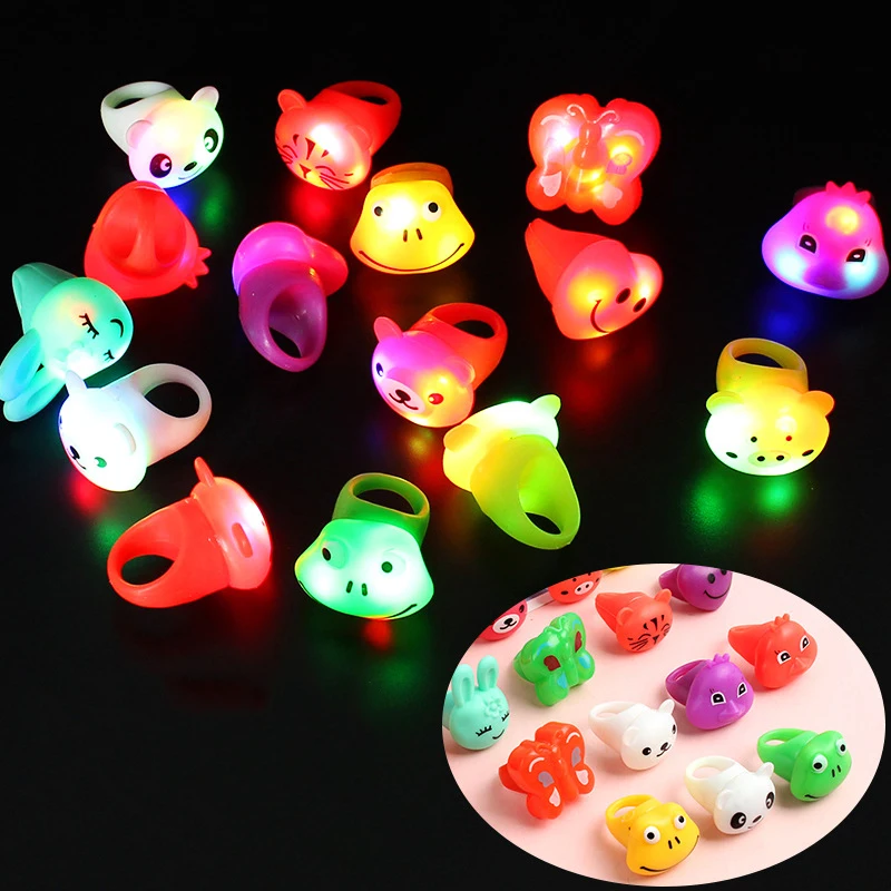 Anel emissor de luz LED de borracha macia para crianças, brinquedos dos desenhos animados, brilho criativo, suprimentos para festas, 2 peças