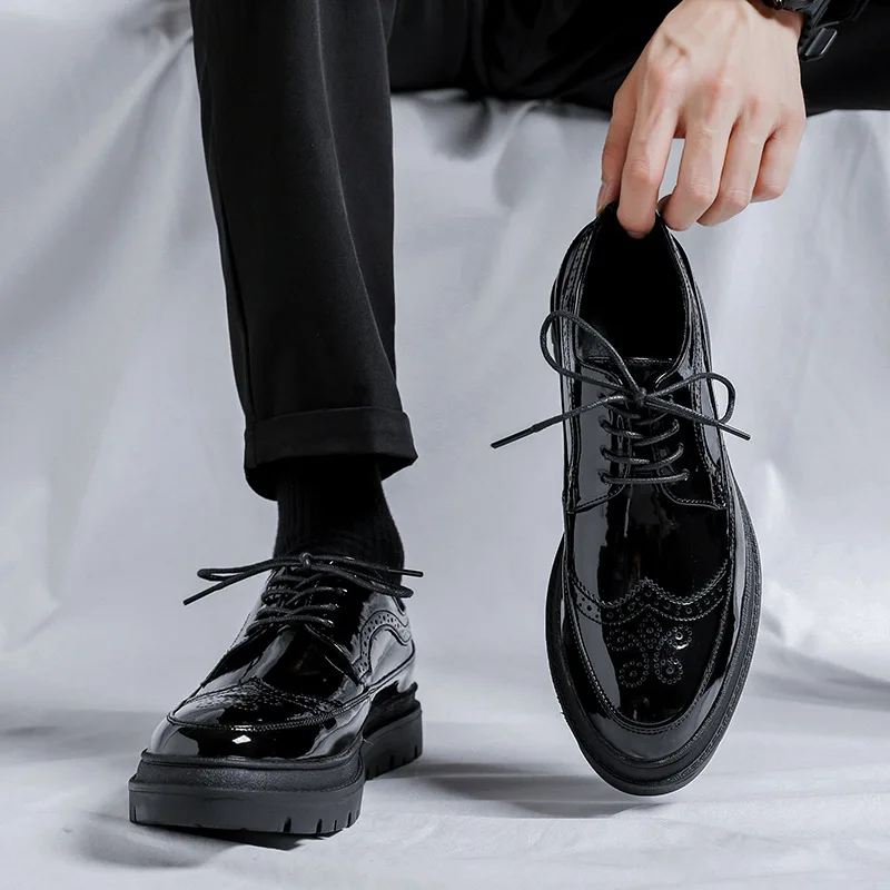 

men luxury fashion carving brouge shoes lace-up patent leather oxfords shoe wedding party dress black stylish platform footwear