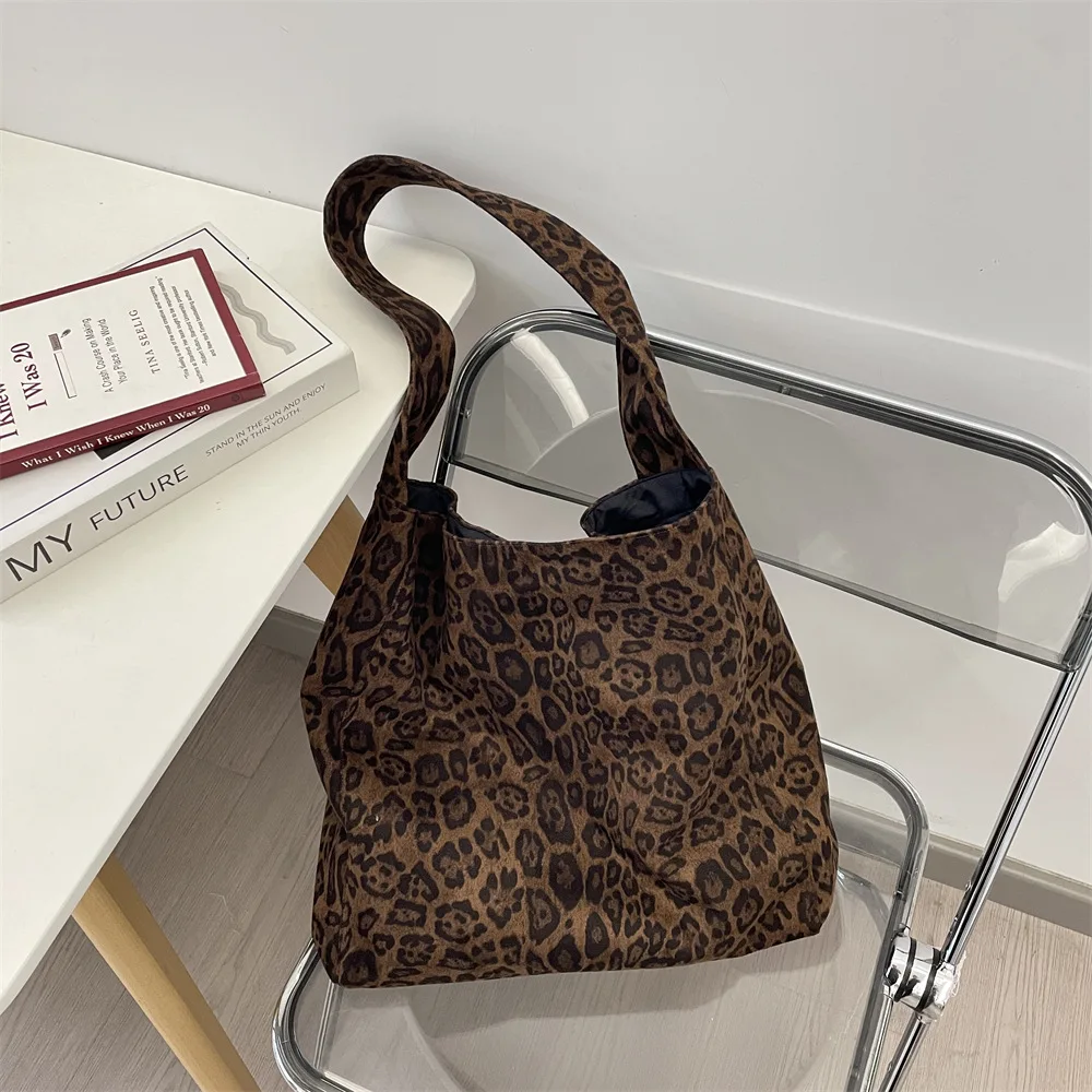 Neue 2025 Frühherbst Wildleder Leopardenmuster Schultertasche Nischen-Mode-Design Geräumige Trendige Damen-Tragetasche für Ausflüge und Einkäufe – Detail 3