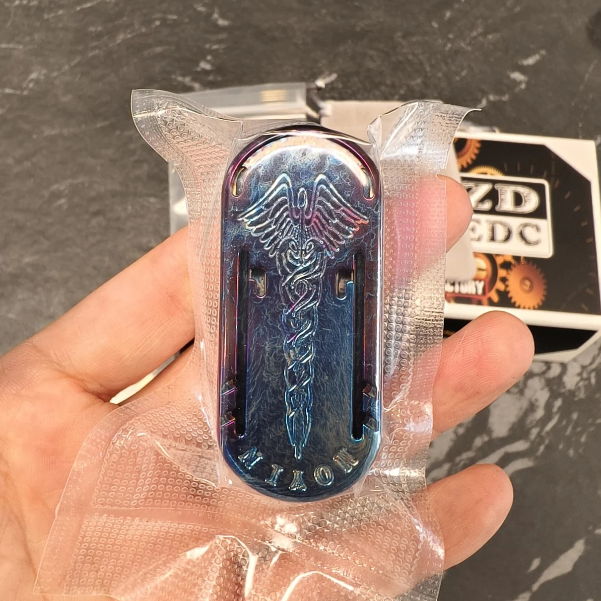 ZDEDCメイク音叉フィジェットスライダー チタン合金プッシュスライダー