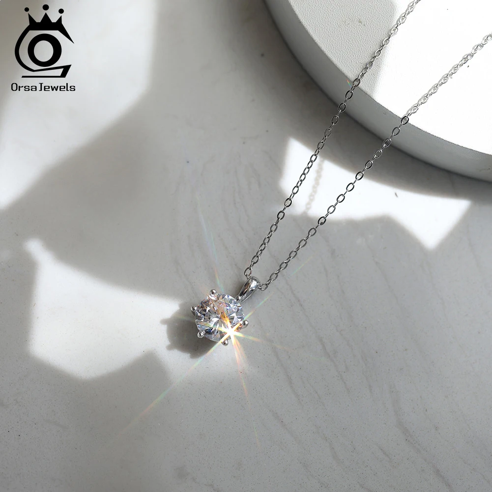 

ORSA JEWELS S925 Sterling Silver 1/2/3/4CT Moissanite Diamond Pendant Necklaces Girls Shiny Round Shape Fine Jewelry Gift SMON04