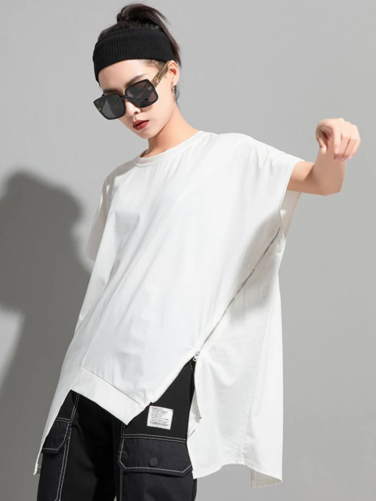 [EAM] Women White Zipper Irregular Big Size Casual T-shirt New Round Neck Short Sleeve Fashion Tide Spring Summer2024 1DF6007