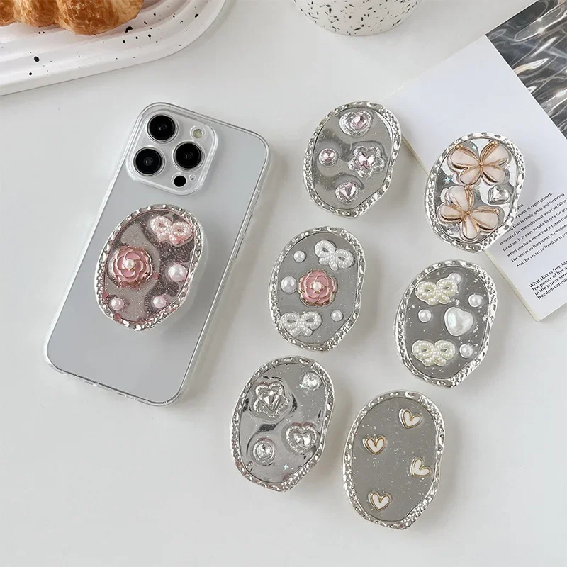 

Держатель для телефона с жемчужными бусинами и бантом, универсальный кронштейн Smart Tok для iPhone 17, Samsung, складная розетка со стразами и бабочкой