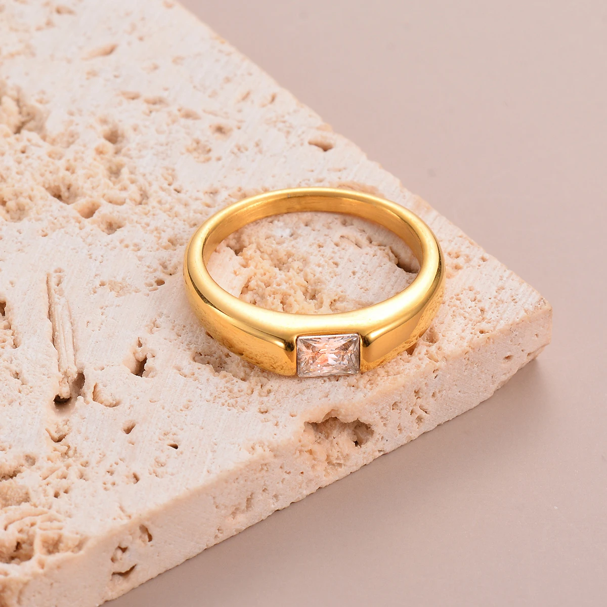 Minimalist Women\'s Ring with Cubic Zirconia Simple Elegant Female Golden Finger Accessory Charm Stainless Steel Jewelry