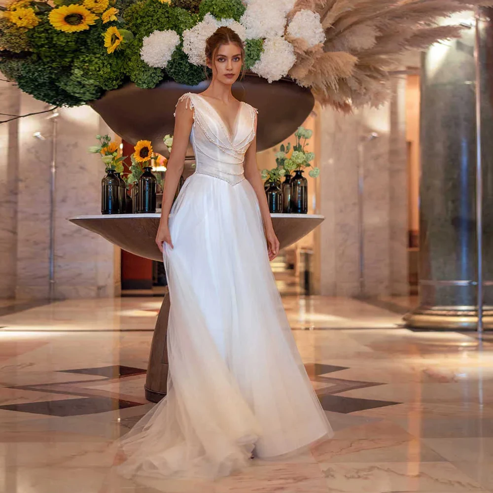 

Customized Simple Beading Wedding Dresses A-Line V-Neck Sleeveless Bride Gown Plus Size Bohomian Wedding Gowns for Bridal