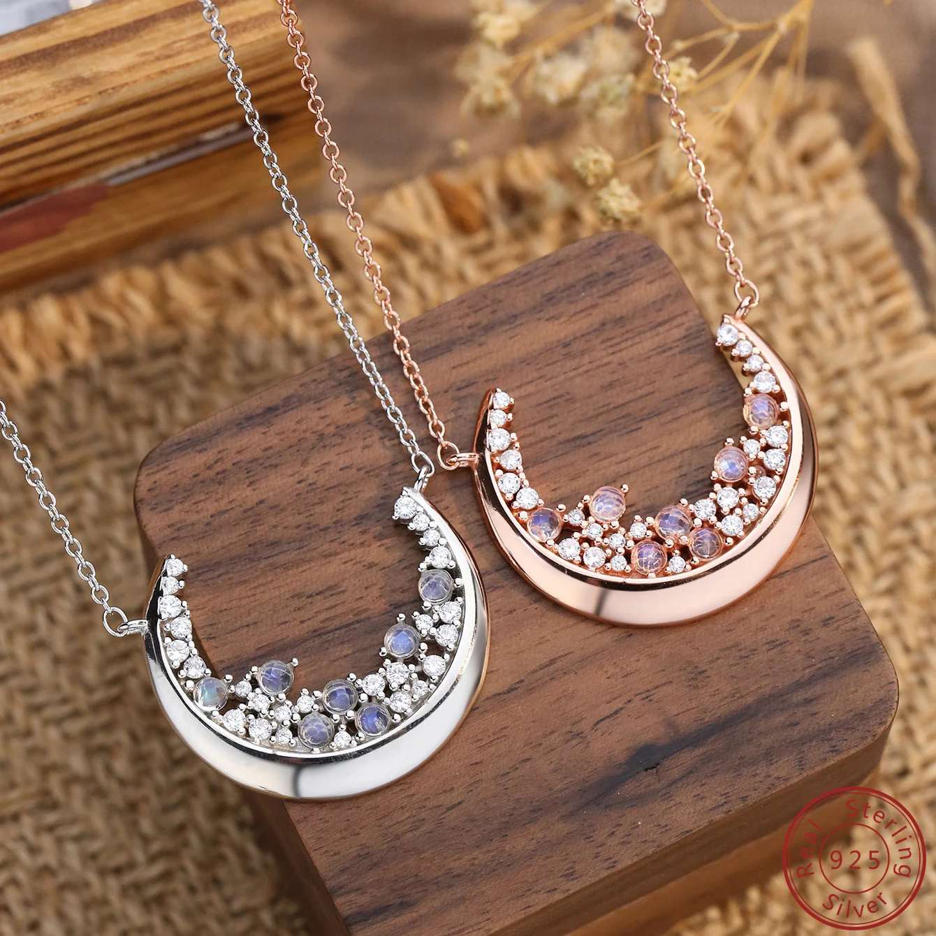 

S925 Sterling Silver New Moon Moonlight Stone Necklace Fashionable and Elegant, Light Luxury, and High Sense Necklace for Women