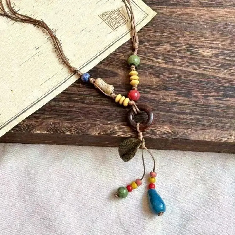 Neue Halskette im chinesischen Stil mit Keramikperlenanhänger für Damen, runde Blattform, lange Pulloverkette, ästhetischer Schmuck, Geschenk – Detail 5