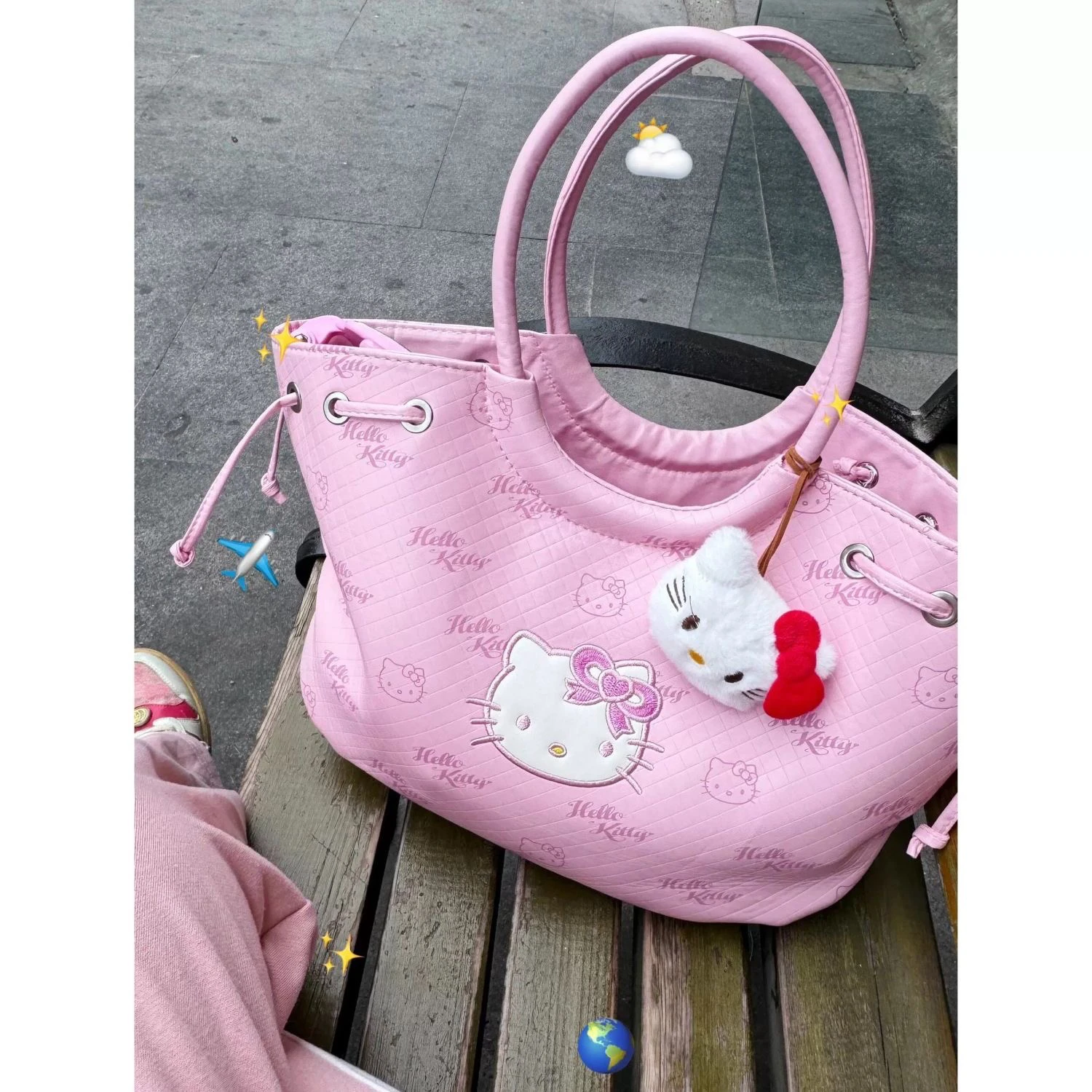 

2024 New Sanrio Hello Kitty Handbag Large Capacity Shoulder Niche Versatile Cute Heart Going Out Travel Bags For Girls Women