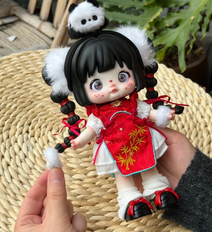 Genuino Nommi Mjd Action Figure Pace e sicurezza Ogni anno Collezione di bambole Kawaii Ornamento da tavolo Tendenza moda Regalo a sorpresa