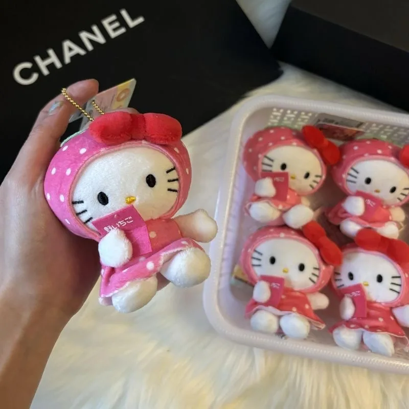 Sanrio cartoon hello kitty morango série chaveiro de pelúcia pingente mochila diária decoração de moda personalizada