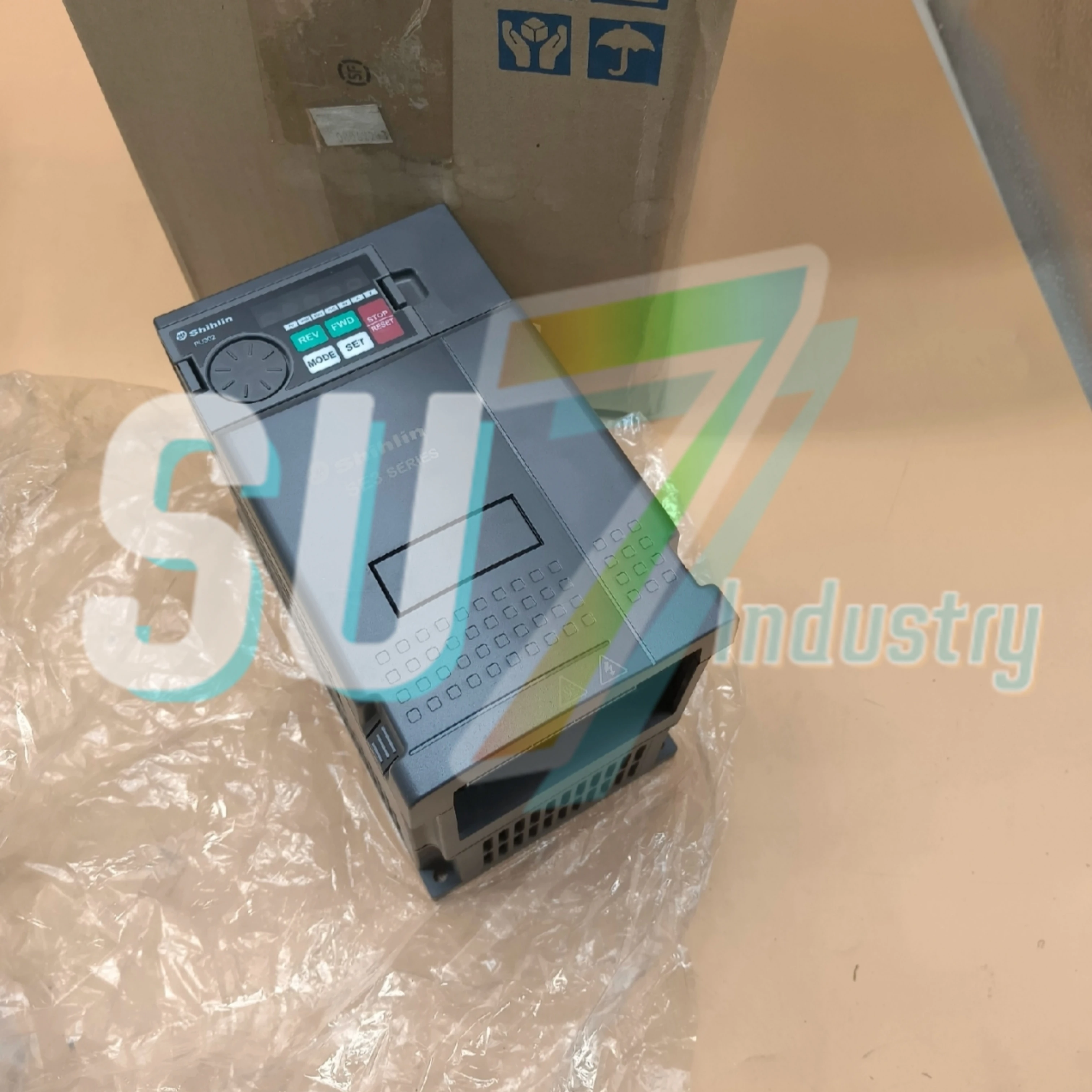 SE3-043-2.2K SE3-043-3.7K ตัวแปลงความถี่ SS2-023-2.2K ใหม่ 100%