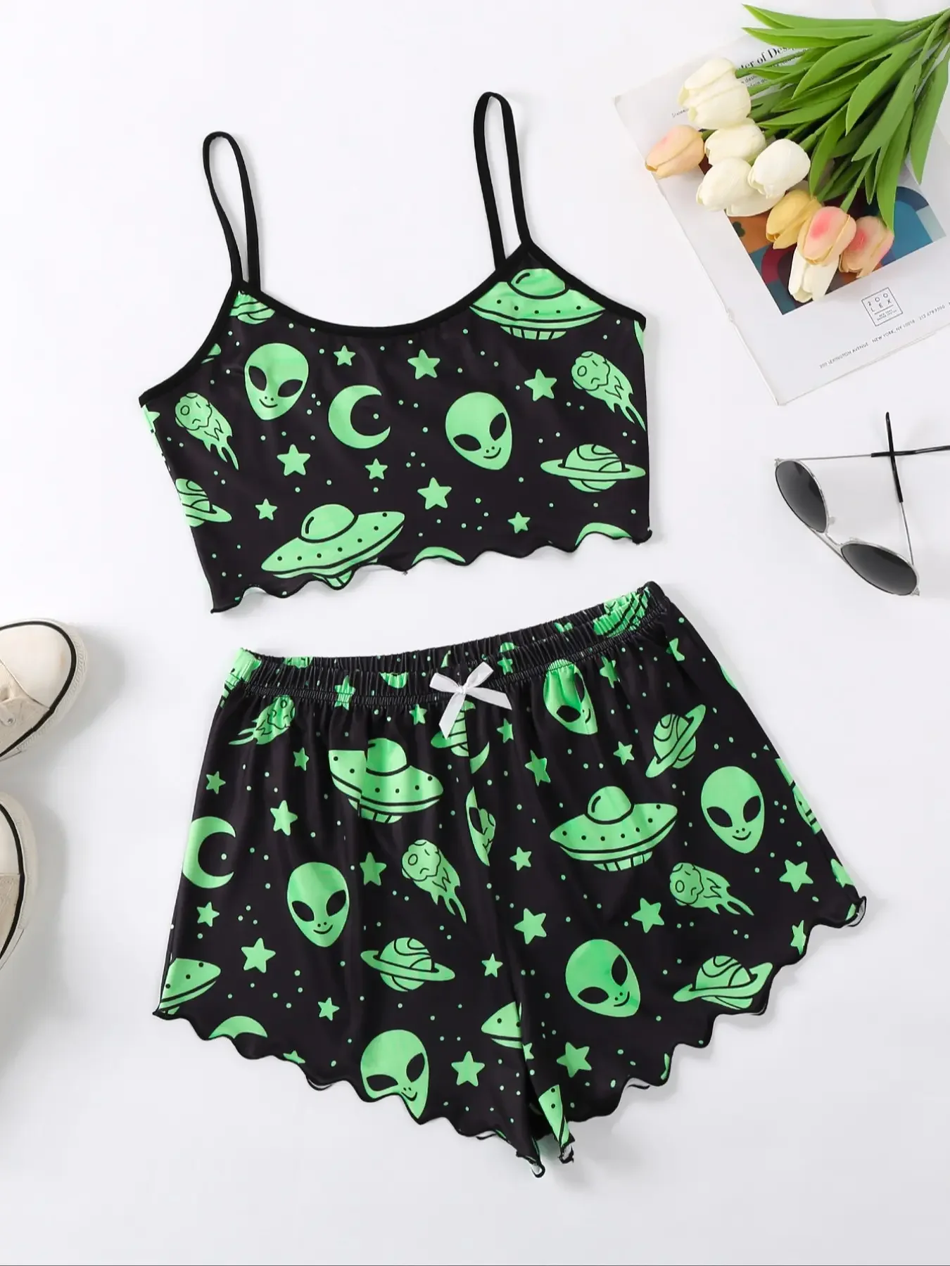 Women\'s Cartoon Alien & UFO Print Casual Frill Trim Pajama Set Round Neck Backless Crop Cami Top & Shorts Summer Nightwear