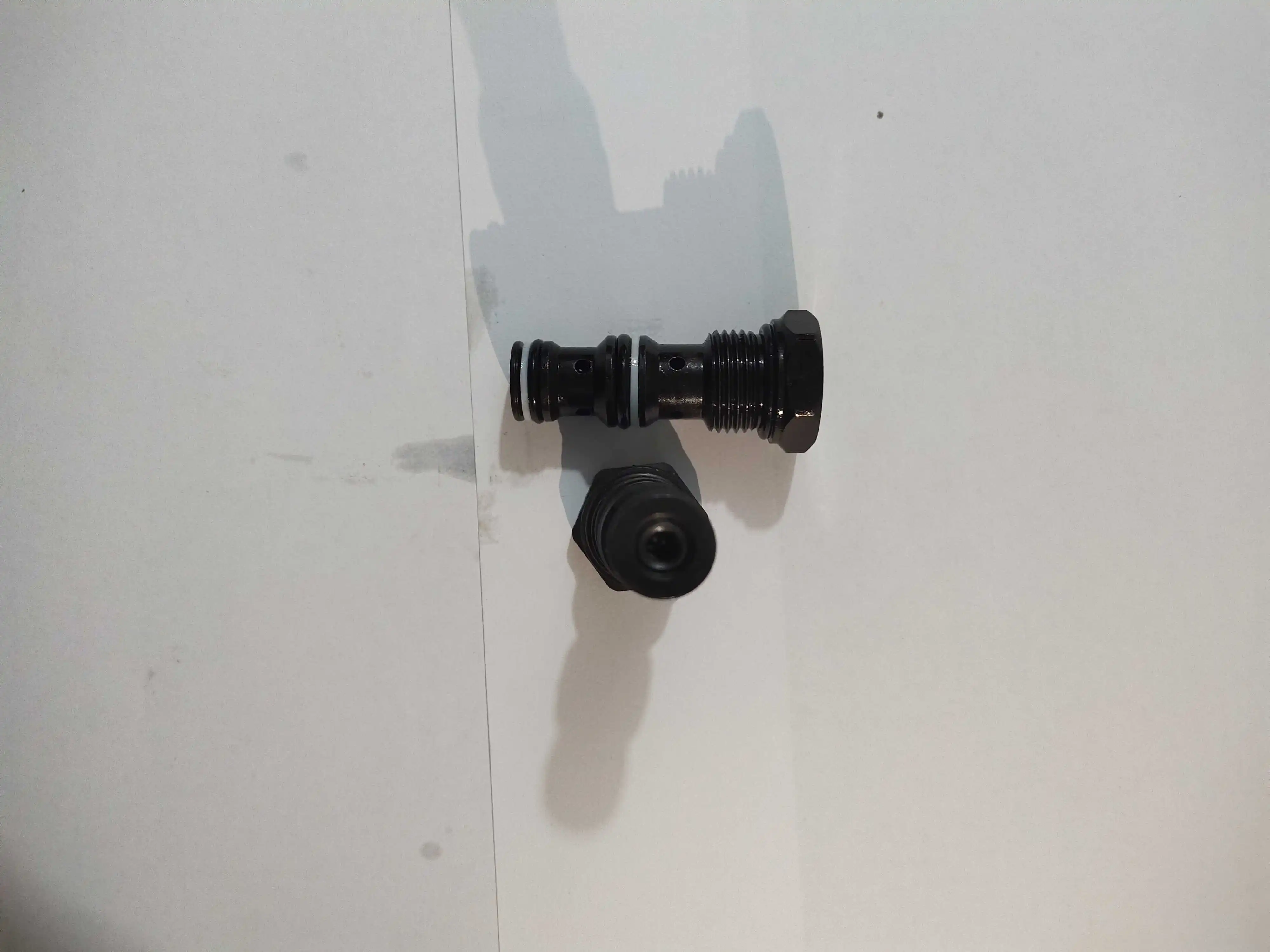 Thread Insert Shuttle Valve, Thread 3/416UNF