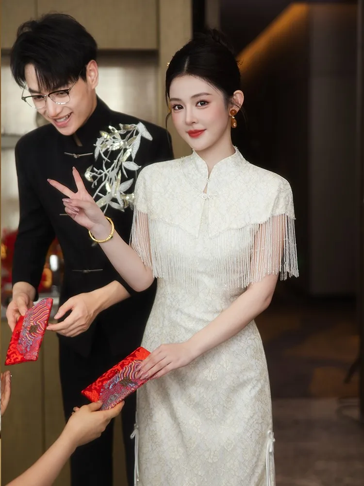 

The new Chinese-style wedding dress with a national trend toasting and dragon phoenix