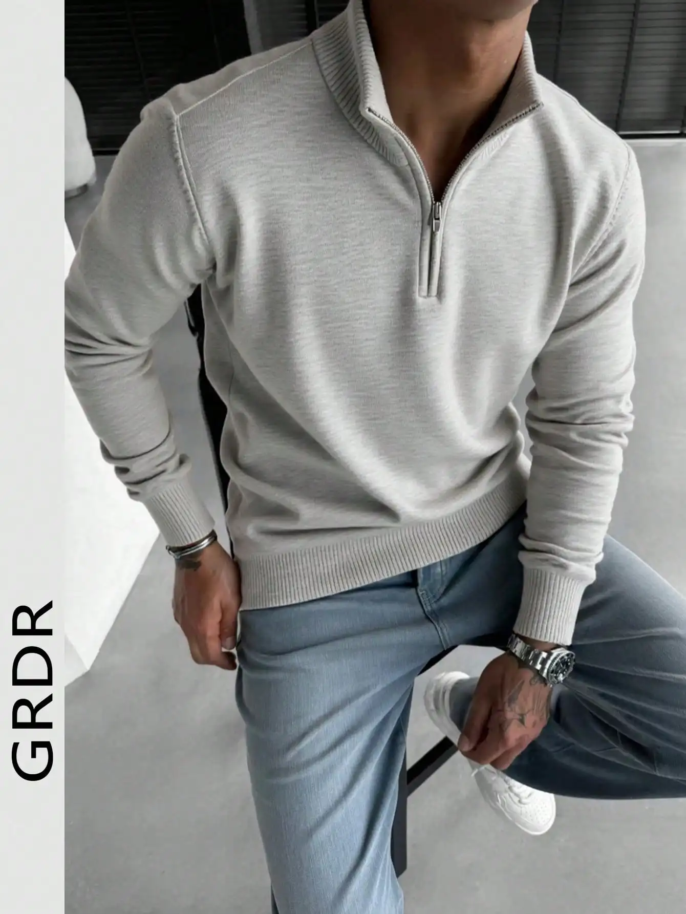

Men's Light Gray Half-Zip Long Sleeve Pullover Sweater for Casual Daily Wear