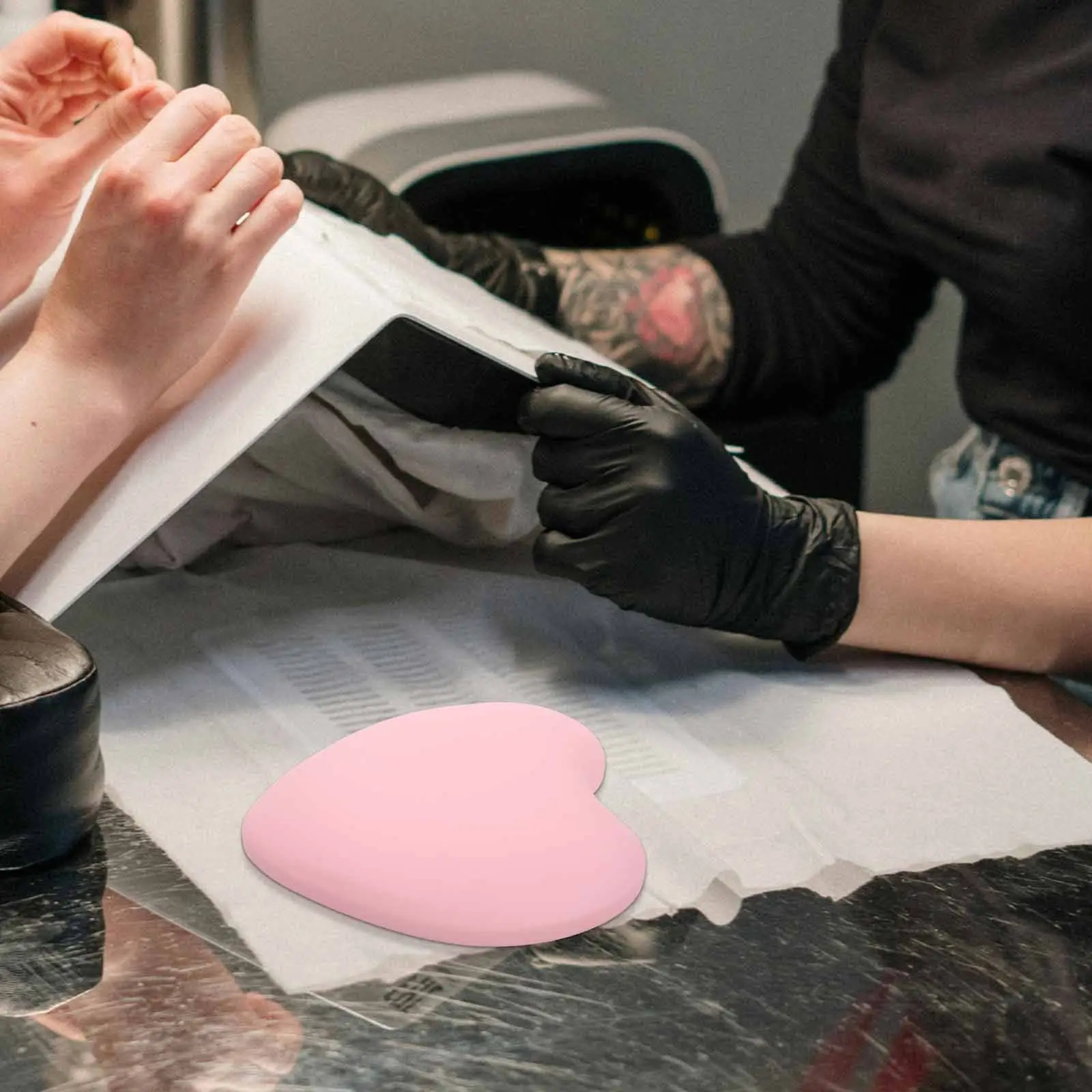 

Pink Heart Manicure Hand Rest Cushion Comfortable Inclined Arm Support for Nail Art Precision Salon Home Use Nail Pillow Hand