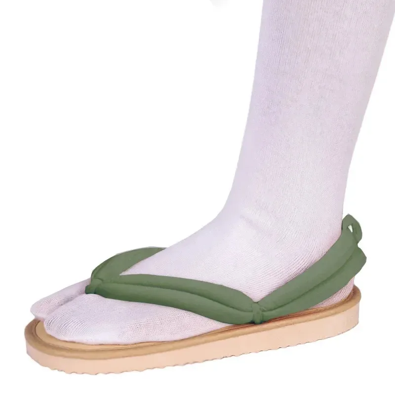 NewAnime Demon Slayer Cosplay Shoes Kimetsu No Yaiba Kamado Tanjirou Clogs Sandals Kamado Nezuko Geta Kochou Shinobu Flip Flops2