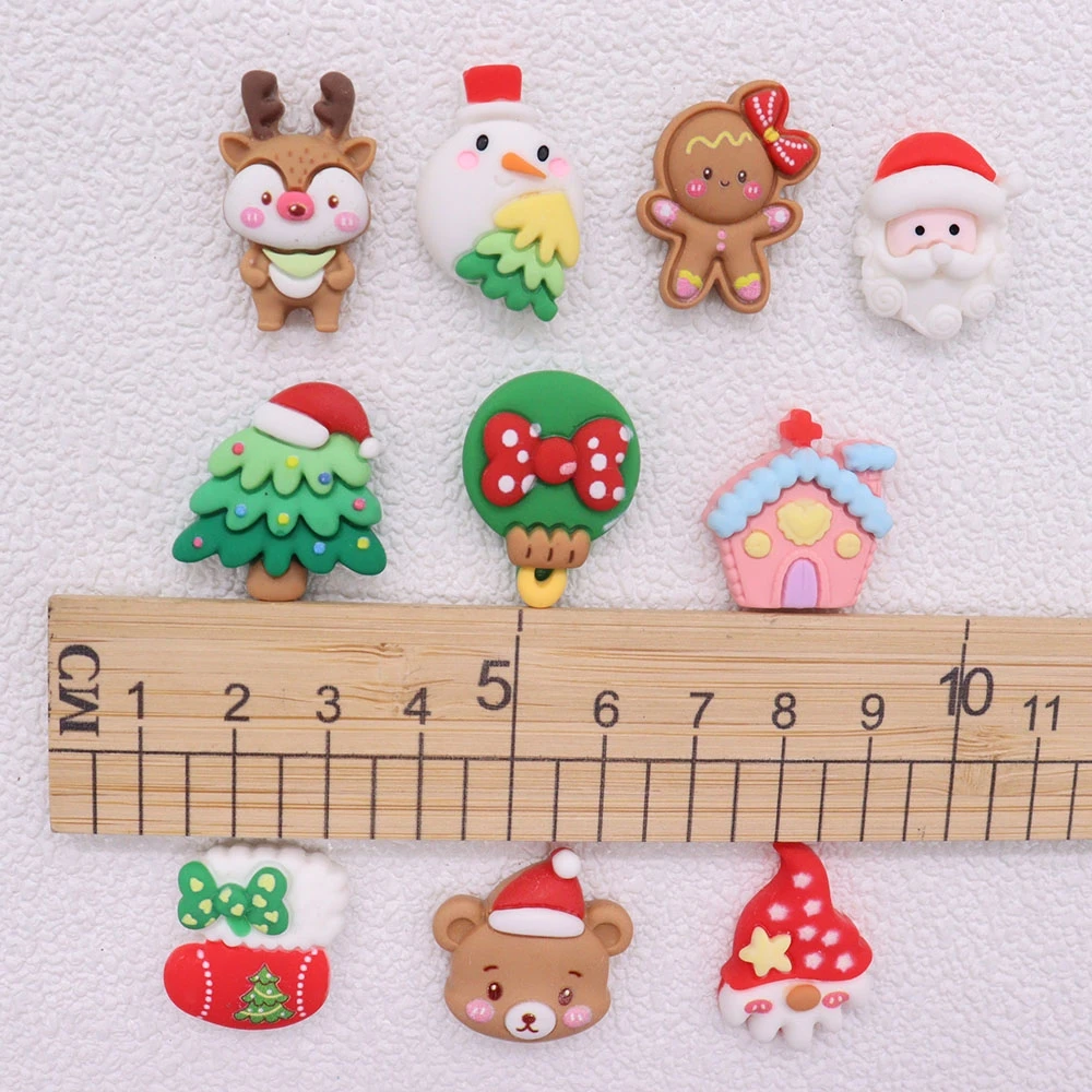 Mix 50pcs Resin Shoe Charms Deer Bear Santa Claus Snowman Socks Christmas House Gingerbread Man Decorations for Bands Bracelets