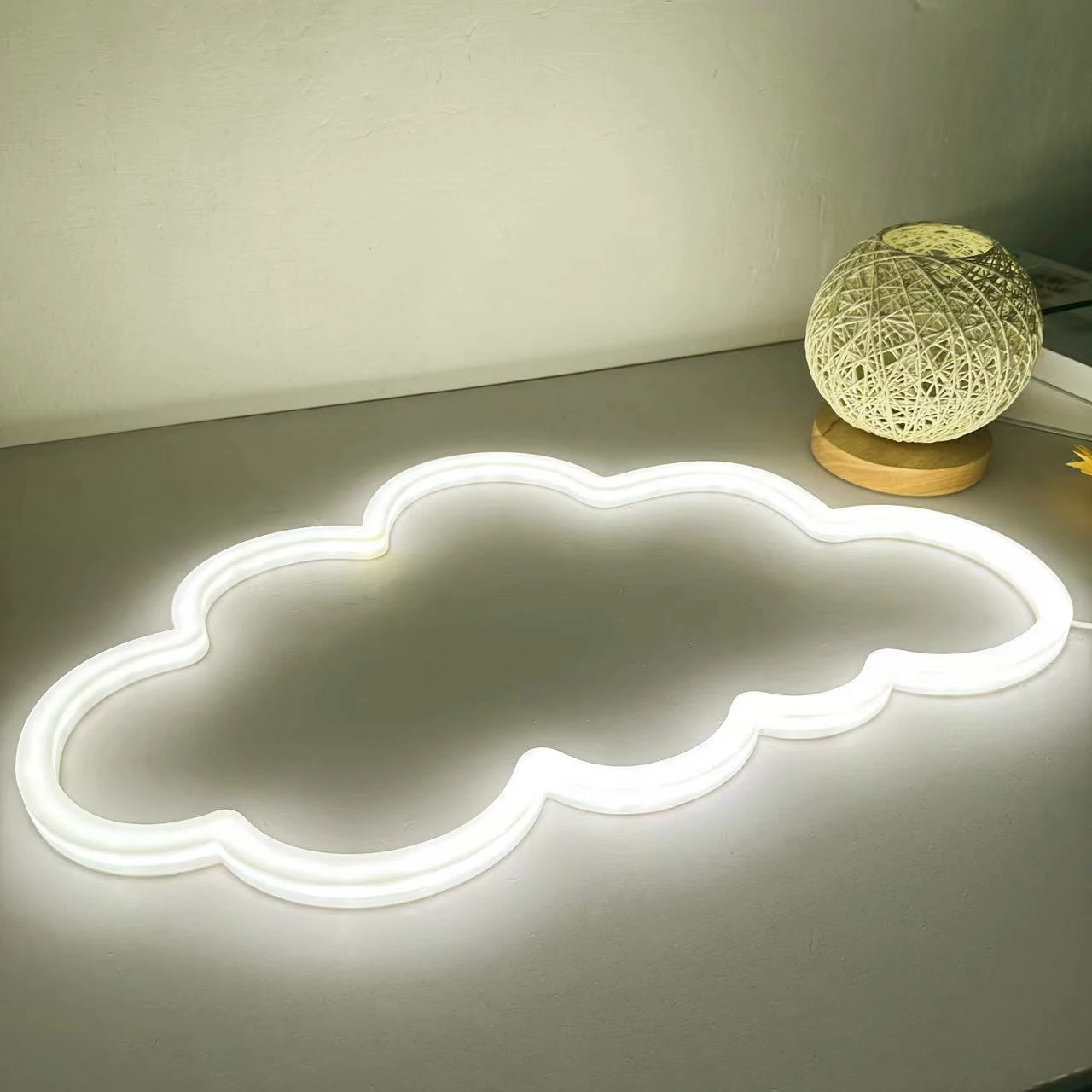 Cloud LED Neon Light acrilico Art Decor Sign per Halloween Christmas Window Display Ornament Indoor Bedroom Cafe Light Up Sign