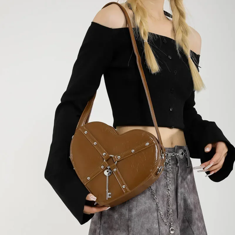 2024 New High-end Cool Girl Style zaini da donna Fashion Design borse a forma di cuore Y2K borsa a tracolla multifunzionale da donna