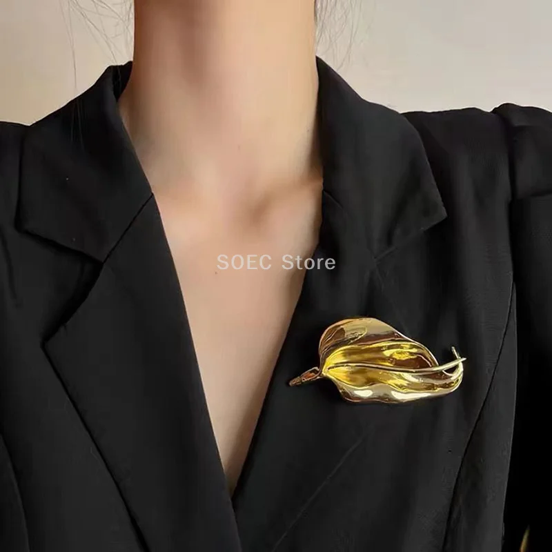 

Vintage Metal Iris Leaves Flower Brooch For Women Unique Delicate Suit Corsage Pins Fashion Accessory Party Jewelry