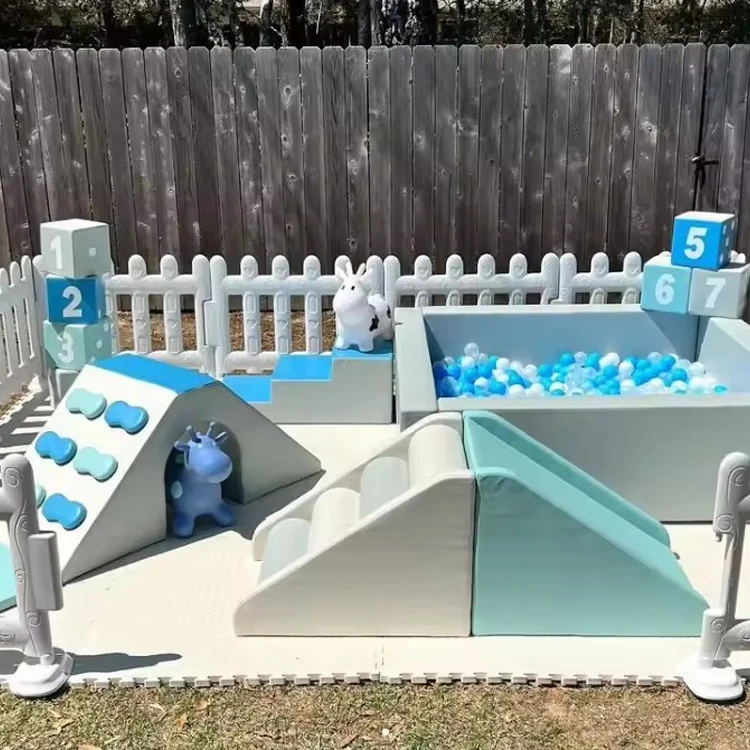 

Мягкий игровой комплекс для детей: бассейн с шариками, тоннель, надувной батут, оборудование для лазания. Для использования в помещении и на улице, для вечеринок, садов, торговых центров, детских садов.