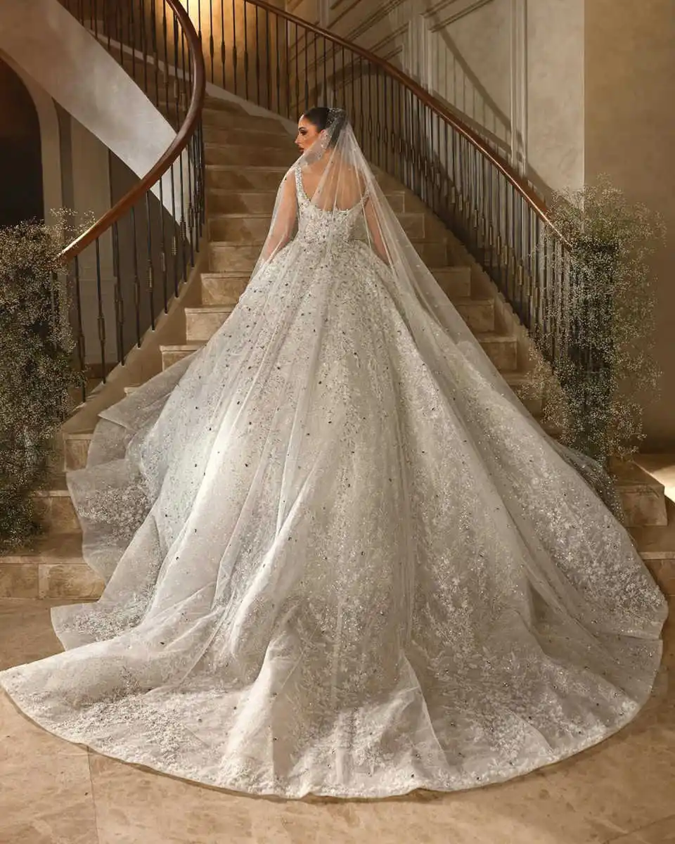 فساتين زفاف رائعة على شكل كرة حزام سباغيتي على شكل حرف v الماس دانتيل زي العرائس ذيل محكمة Vestidos De Novia مخصص