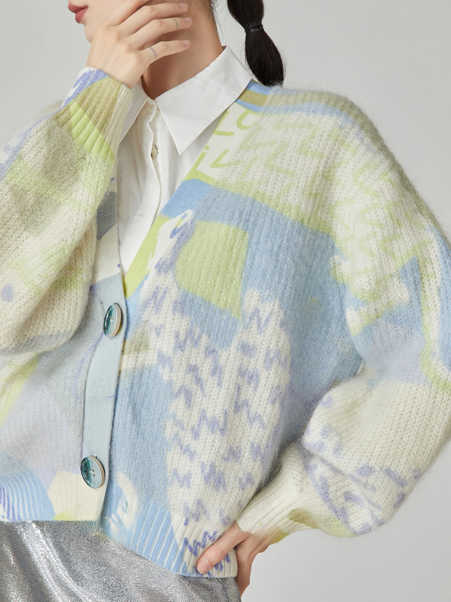 

Мягкий вязаный кардиган с цветочным узором, женский свободный свитер в корейском стиле, весна 2025, новинка, модный, из полиэстера, с V-образным вырезом, длинный рукав