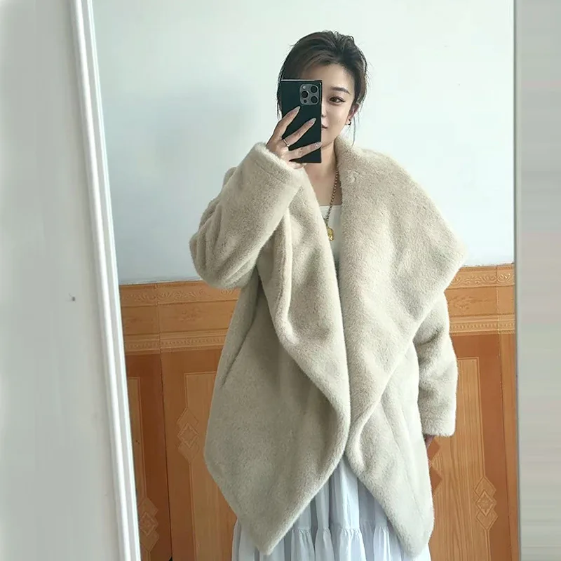 The New Mid-length Faux Fur Coat for Women in Autumn Winter Is A Fashionable Elegant Style with A Solid Shawl Collar Fur Collar.