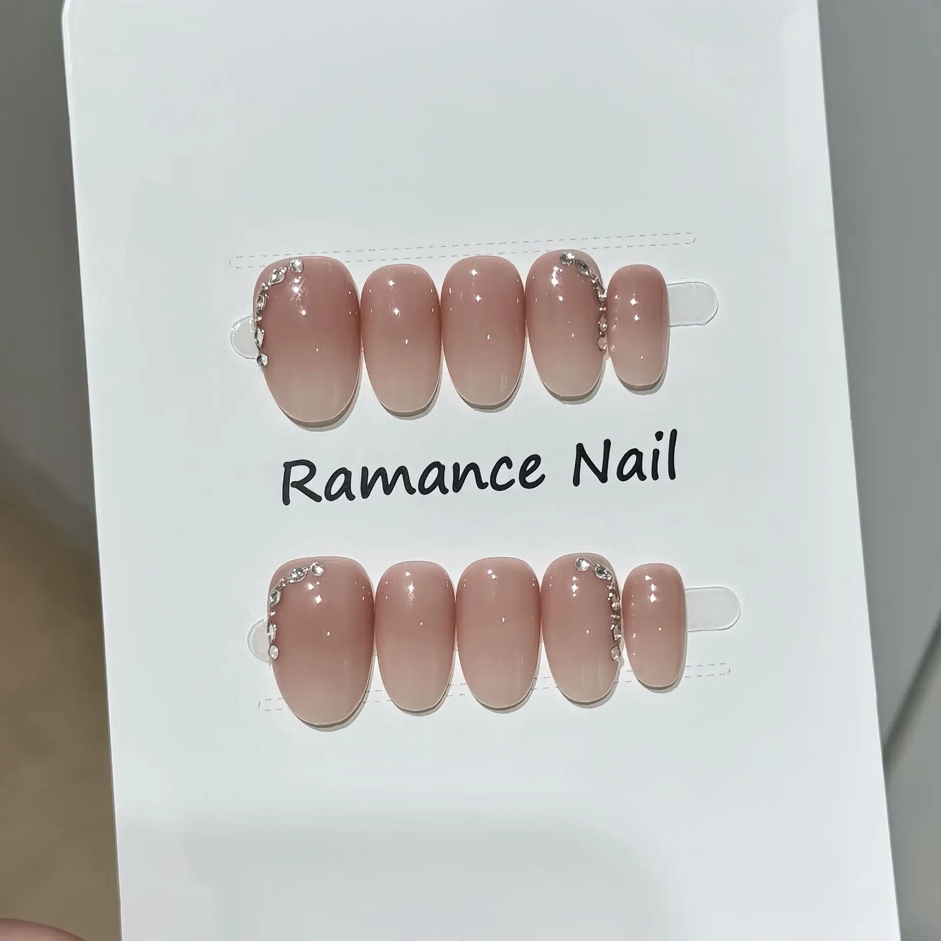 10pcs Handmade Short Oval Press On Nails Nude Pink Gradient Rhinestone Chain Design Sweet Cute Fake Nails Wearable Nails Art Tip