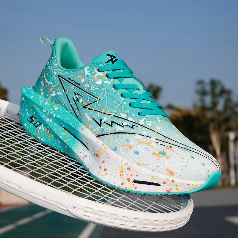 

New Running Shoes Men Outdoor Lightweight Mesh Anti-slip Flat Casual Shoes Men Marathon Lace-up Breathable Sport Shoes Men