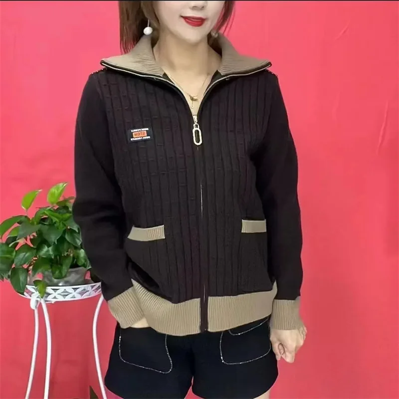 2026 春秋ママ着用ショートニットジャケット女性ルーズニットウェアコートファッションジッパーポケットセーターカーディガントップス女性