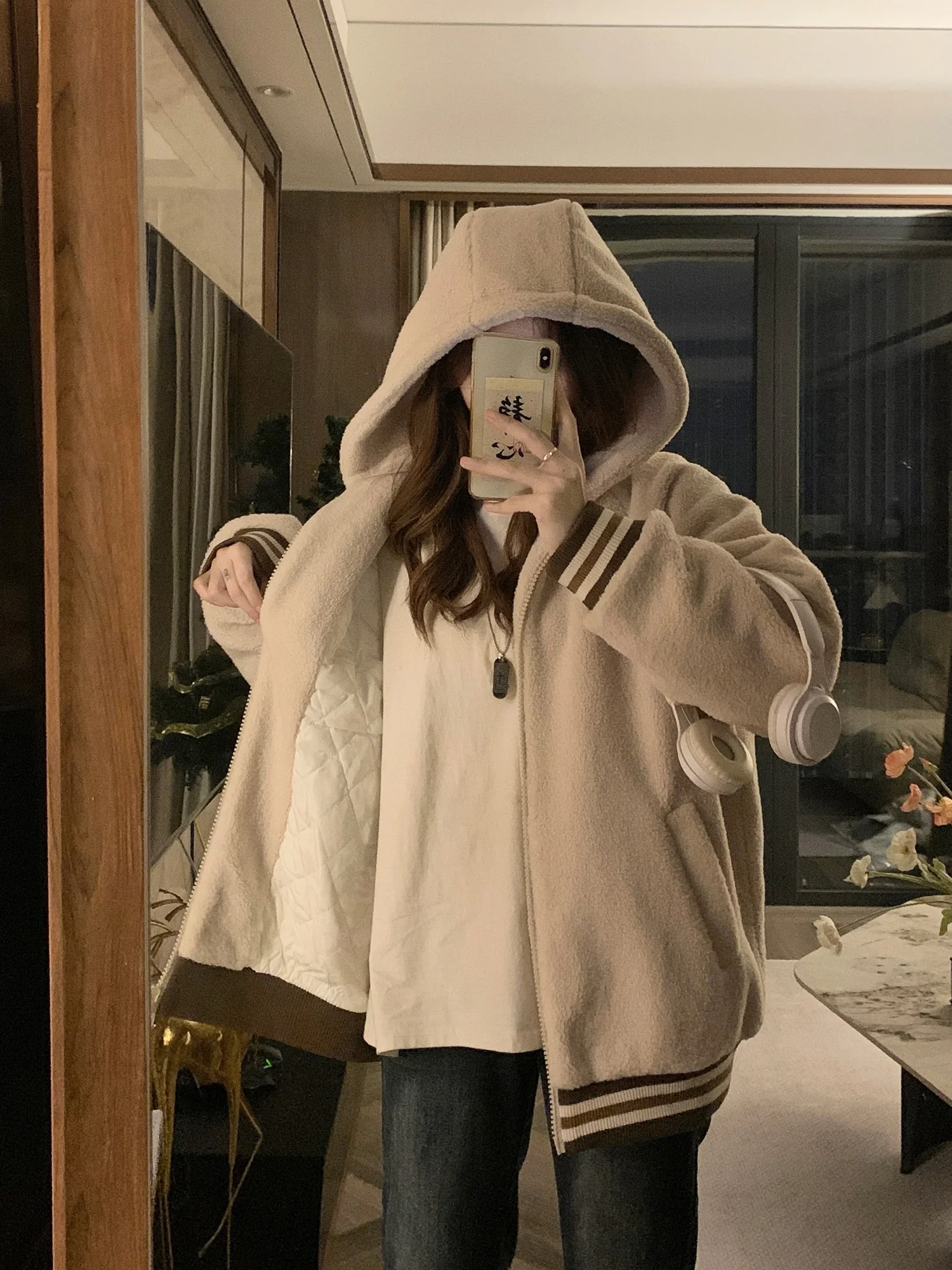 

Lamb Wool et Women Printed Woman Skiing Winter Snow Sport Activity Mountain Alpine Resort Holiday Vacation Travel Tourism GF