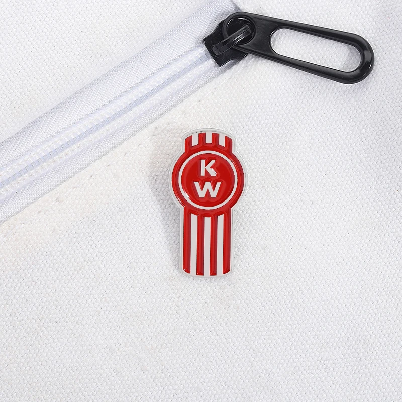 Alfileres esmaltados con logotipo de camiones Kenworth, letrero de camiones clásicos Retro, broches de Metal, insignias de solapa para ropa, regalo de joyería divertido para amigos