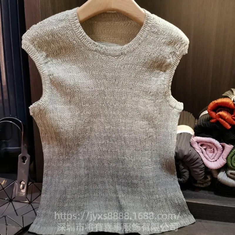 

Miyake Gradient Pleated Sleeveless Undershirt 2026 Summer New Round Neck Pullover Hundred Inside Out Thin Tops Women's T-shirt