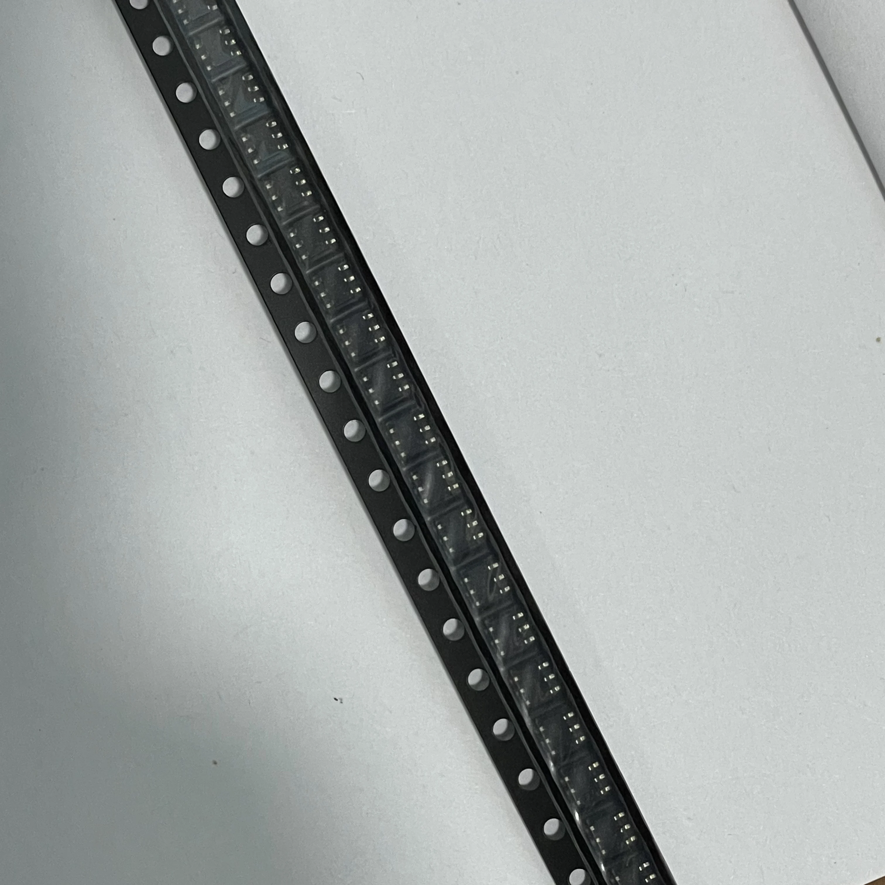 

10PCS/LOT FDG6323L 6323 ; FDG6324L 6324 ; FDG6331L 6331 ; FDG6342L 6342 ; Integrated Load Switch 100% New SC70-6 SOT363