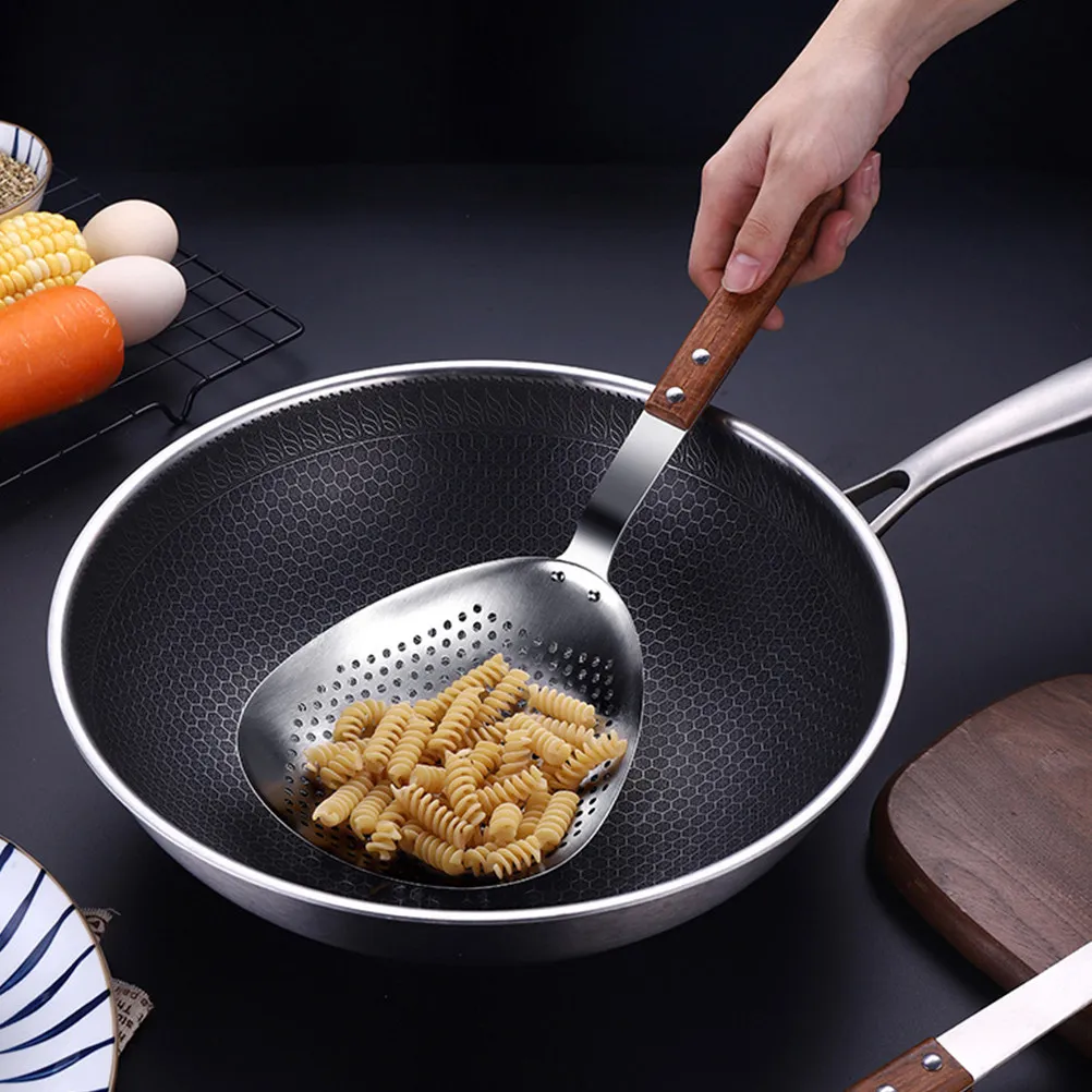 

High-Quality Stainless Steel Noodle Strainer Spoon with Anti-Slip Wood Handle Designed for Frying Hot Pot Family Cooking