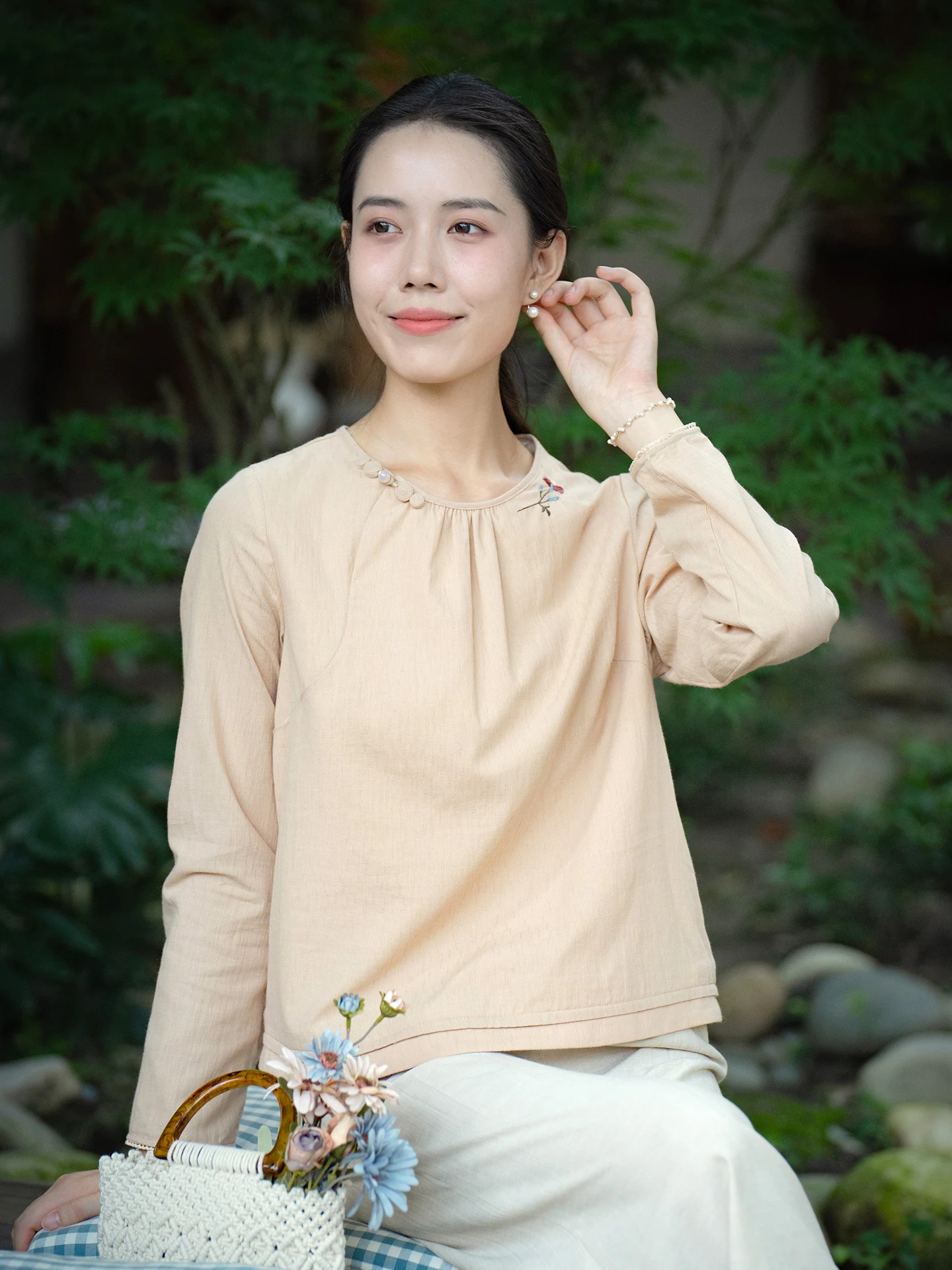 

Artistic Pure Cotton Embroidered Loose Women's irt Versatile Casual Top Breathable Comfortable Spring Faion New Arrival