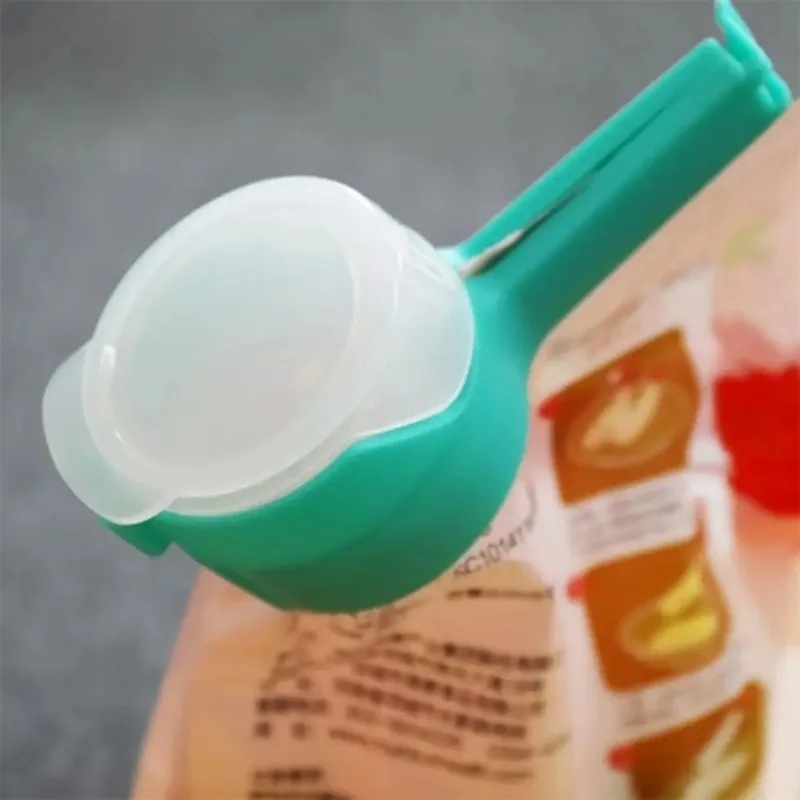 Fresh Keeping Sealer Clamp Snack Sealing Clip Plastic Food Saver Travel Kitchen Gadgets Seal Pour Food Storage Bag Cap Clip