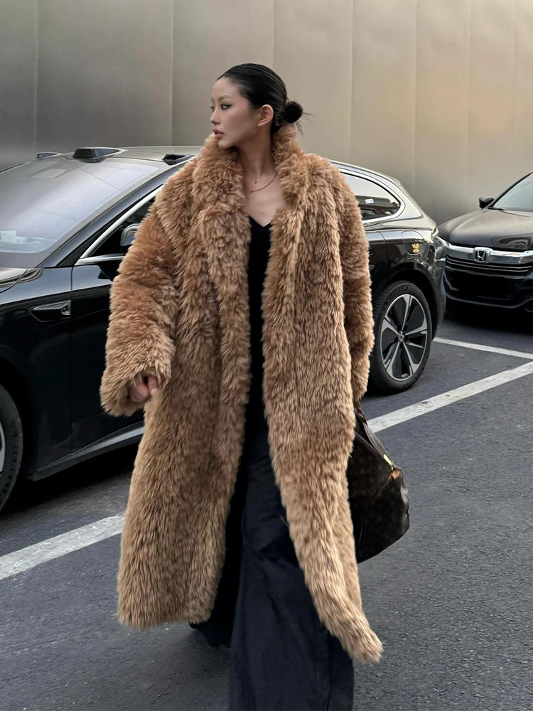 

Женская модная куртка из искусственного меха и кожи Ele Thi Lamb Fur Jaet: теплая, ветрозащитная, с длинными рукавами, однотонная, экологичная.